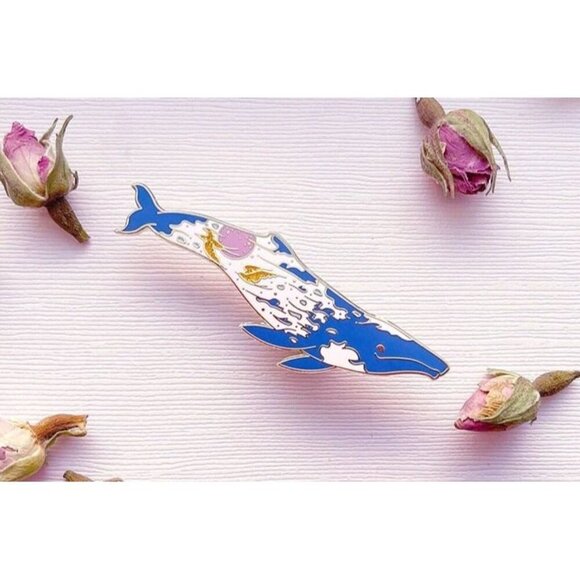 Sunrise Gray Whale Pin - Gold Plated Sea Life Jewelry - Ocean & Wildlife Brooch - Picture 5 of 8